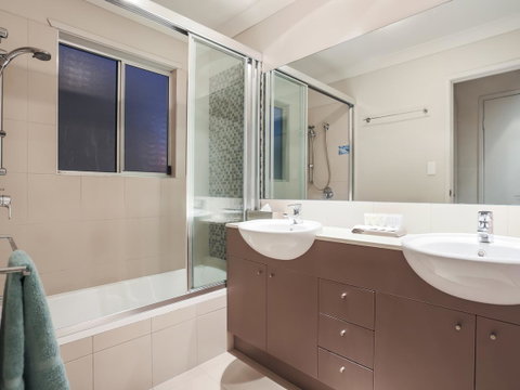 Hamilton Executive - Accommodation Mermaid Beach 10