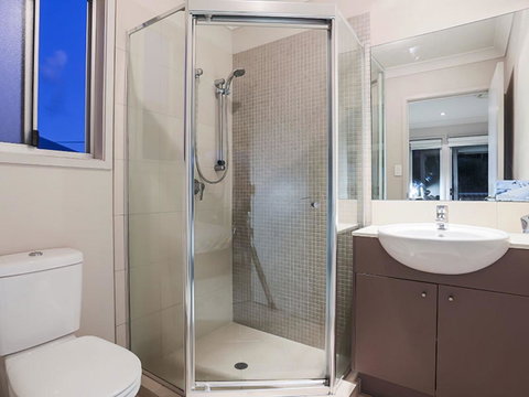 Hamilton Executive - Accommodation Mermaid Beach 8
