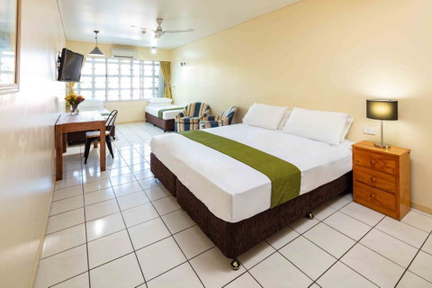 Hides Hotel - Accommodation Mermaid Beach 13