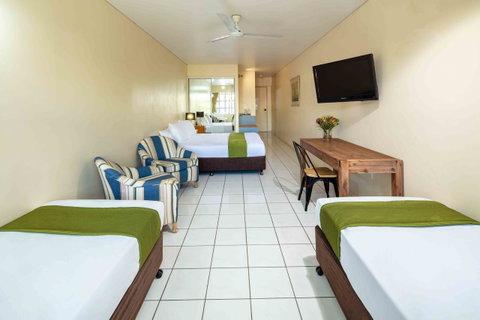 Hides Hotel - Accommodation Mermaid Beach 14