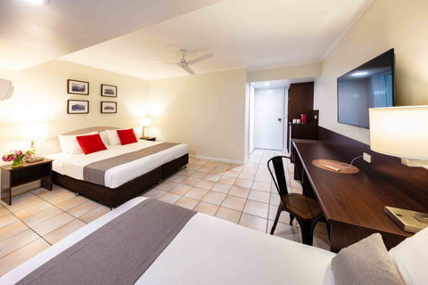 Hides Hotel - Accommodation Mermaid Beach 7