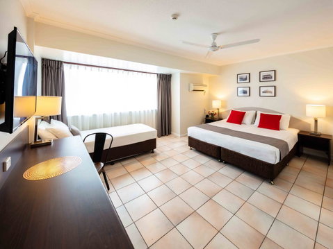 Hides Hotel - Accommodation Mermaid Beach 1