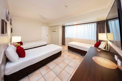 Hides Hotel - Accommodation Mermaid Beach 9