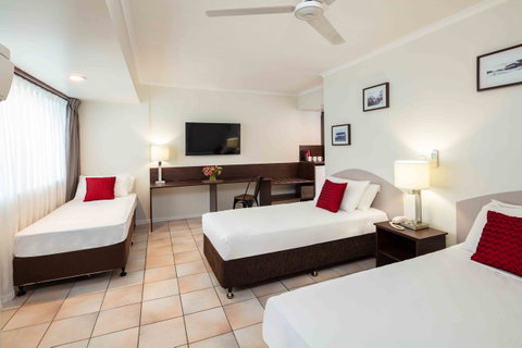 Hides Hotel - Accommodation Mermaid Beach 8