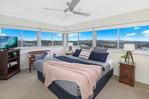 Elouera Tower - Accommodation Mermaid Beach 0