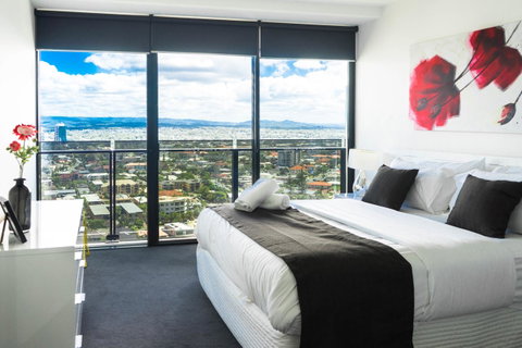 Circle On Cavill Surfers Paradise Apartments-Holiday Paradise - Accommodation Mermaid Beach 3