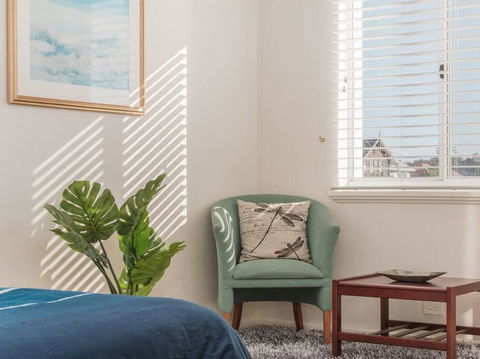Waters Edge Apartment With Jetty - Accommodation Mermaid Beach 2