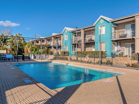 Waters Edge Apartment With Jetty - Accommodation Mermaid Beach 1