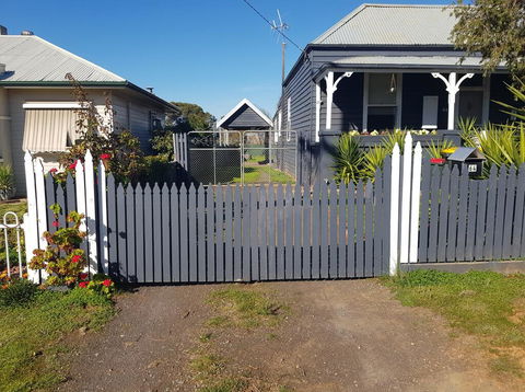 Welcome Stranger Cottage - Accommodation Mermaid Beach 1