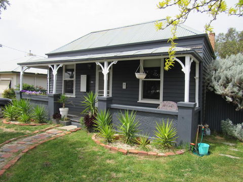Welcome Stranger Cottage - Accommodation Mermaid Beach 0