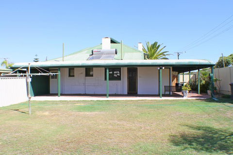 West End Retreat - Accommodation Mermaid Beach 3
