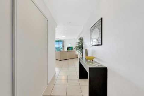 Wings Luxury Apartment Pink Poodle - Accommodation Mermaid Beach 0