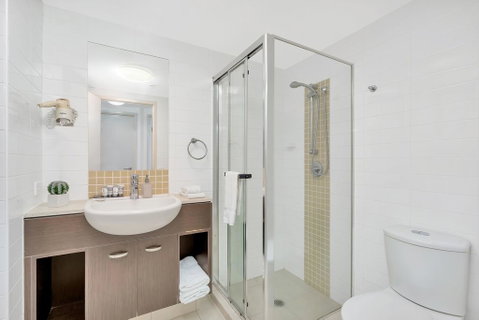 Wings Luxury Apartment Pink Poodle - Accommodation Mermaid Beach 3