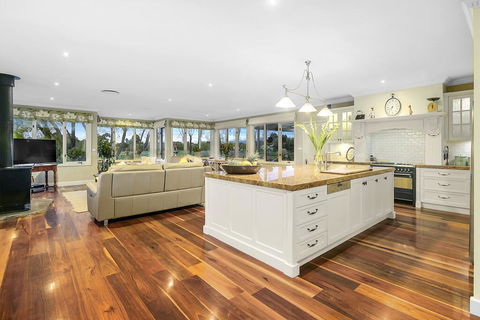 Woodend Old School House - Accommodation Mermaid Beach 3