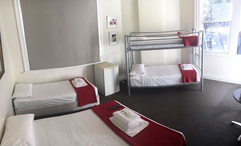 Wynyard Hotel - Accommodation Mermaid Beach 2