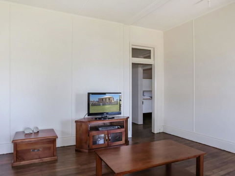 Yamba Pilot Cottage 1 - Pets Welcome - Close To Beach - Accommodation Mermaid Beach 1