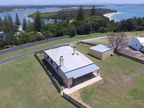 Yamba Pilot Cottage 2 - Pets Welcome - Close To Beach - Accommodation Mermaid Beach 0