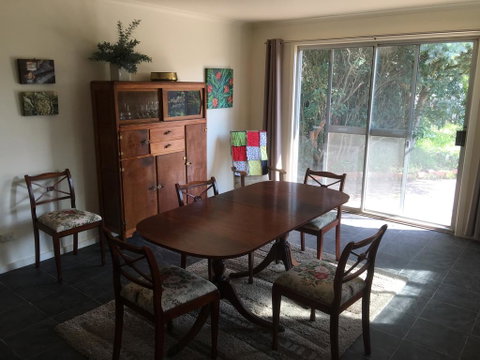 Yarram Cottage: Art And Accommodation - Accommodation Mermaid Beach 3