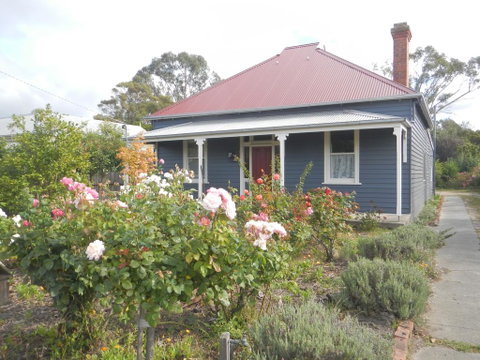 Yarram Cottage: Art And Accommodation - Accommodation Mermaid Beach 0