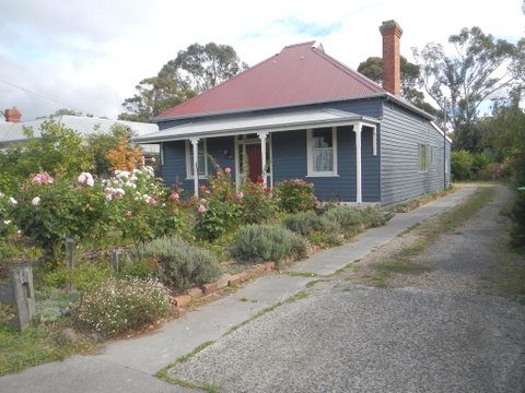 Yarram Cottage: Art And Accommodation - Accommodation Mermaid Beach 1