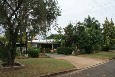 Yarraman Gardens Motel Queensland - Accommodation Mermaid Beach 2