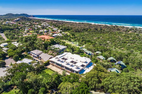 Your Luxury Escape - Vue From Here - Accommodation Mermaid Beach 3