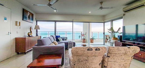 ZEN BY THE WATER - Darwin Premier Retreat - Accommodation Mermaid Beach 3