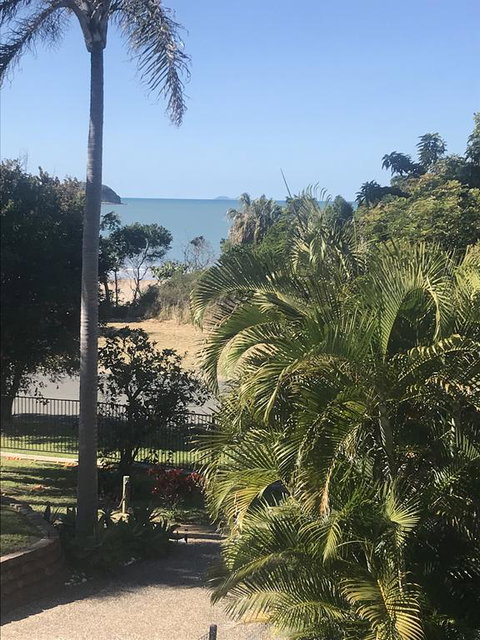 Zilzie House - Accommodation Mermaid Beach 3