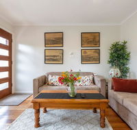 Spacious Bungalow5min walk to station5min to Box HillWiFiParking - Accommodation Mermaid Beach