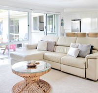 Relax at Bokarina Beach House Walk to Beach Relax by the pool