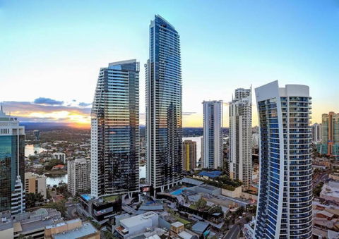 2 Bedroom Unit, Heart Of Surfers Paradise,Pool,spa - Accommodation Mermaid Beach 4