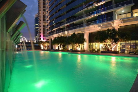 2 Bedroom Unit, Heart Of Surfers Paradise,Pool,spa - Accommodation Mermaid Beach 3