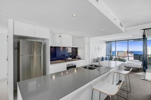 2 Bedroom Unit, Heart Of Surfers Paradise,Pool,spa - Accommodation Mermaid Beach 2