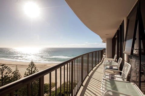 2BR Beachfront Family Friendly Surfers Apartment - Accommodation Mermaid Beach 0