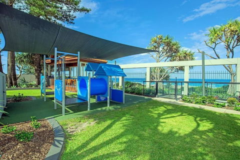 2BR Beachfront Family Friendly Surfers Apartment - Accommodation Mermaid Beach 1
