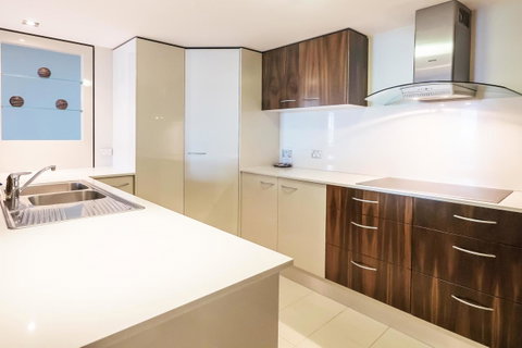 Trilogy Surfers Paradise - Accommodation Mermaid Beach 12