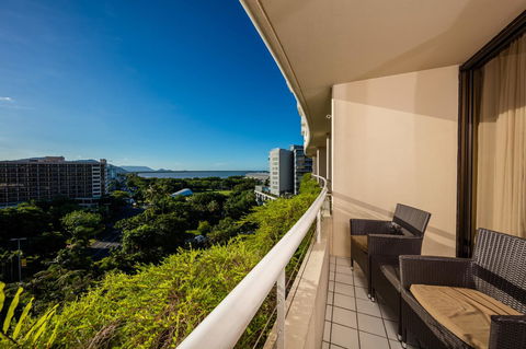 Hilton Cairns - Accommodation Mermaid Beach 27