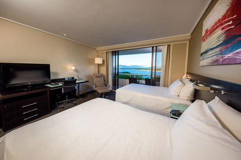 Hilton Cairns - Accommodation Mermaid Beach 6