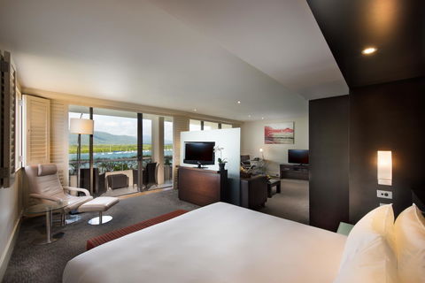 Hilton Cairns - Accommodation Mermaid Beach 15