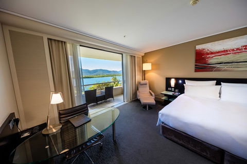 Hilton Cairns - Accommodation Mermaid Beach 3