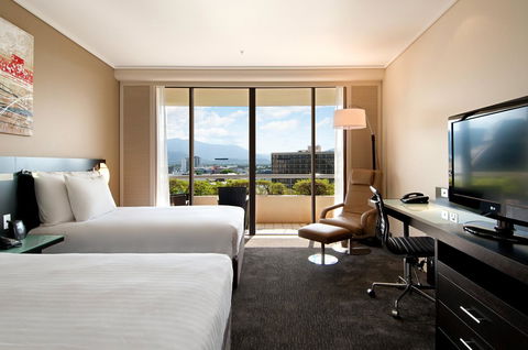Hilton Cairns - Accommodation Mermaid Beach 33