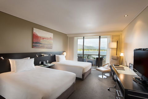 Hilton Cairns - Accommodation Mermaid Beach 1