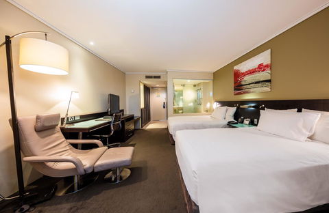 Hilton Cairns - Accommodation Mermaid Beach 11
