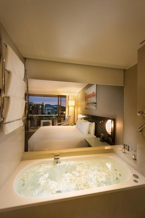 Hilton Cairns - Accommodation Mermaid Beach 22