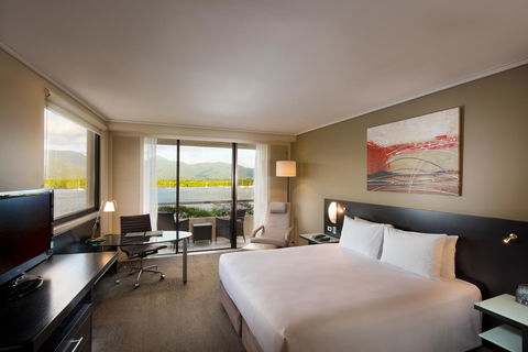 Hilton Cairns - Accommodation Mermaid Beach 7