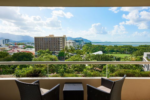 Hilton Cairns - Accommodation Mermaid Beach 12
