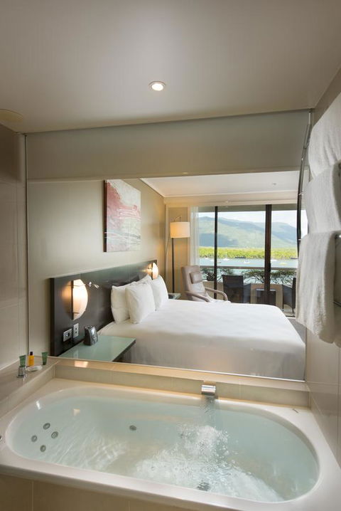 Hilton Cairns - Accommodation Mermaid Beach 2
