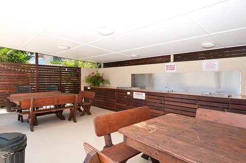 Spectrum Holiday Apartments - Accommodation Mermaid Beach 24