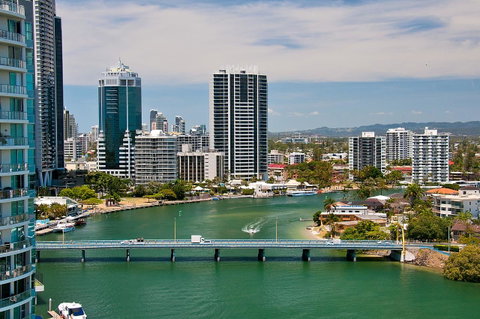 Spectrum Holiday Apartments - Accommodation Mermaid Beach 25