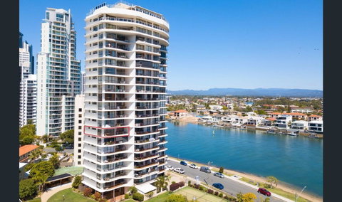 Spectrum Holiday Apartments - Accommodation Mermaid Beach 3